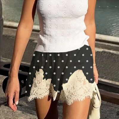 印花圆点蕾丝拼接短裤 Printed polka dot lace patchwork shorts