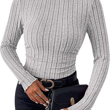 A casual half-collared sweater        休闲半高领修身长袖上衣