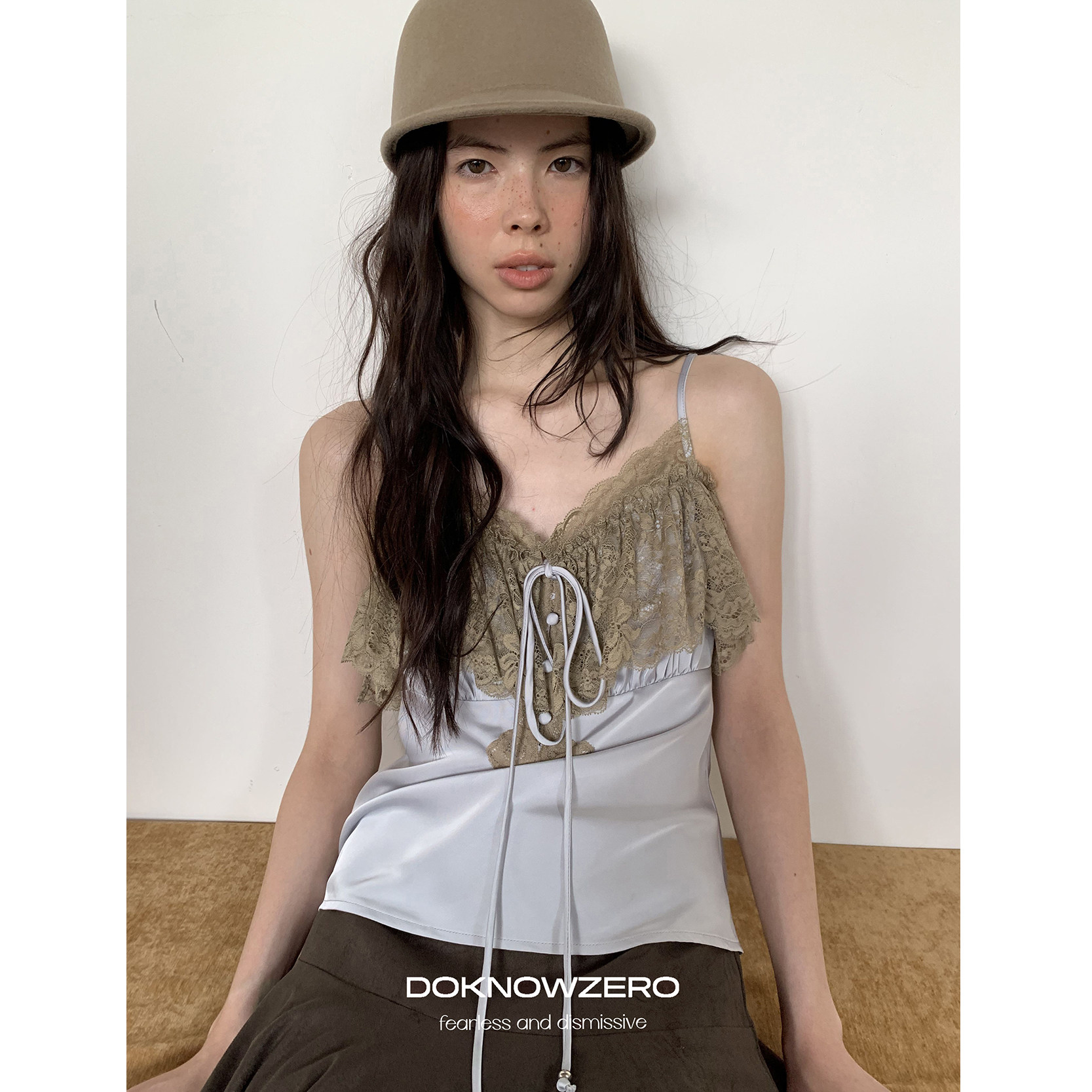 DKZ 蕾丝拼接缎面感吊带背心女秋冬内搭无袖上衣