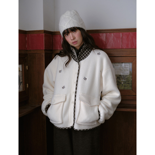 【现货】DKZ 杏色摇粒绒外套女冬季新款格纹拼接摇摇木马刺绣上衣