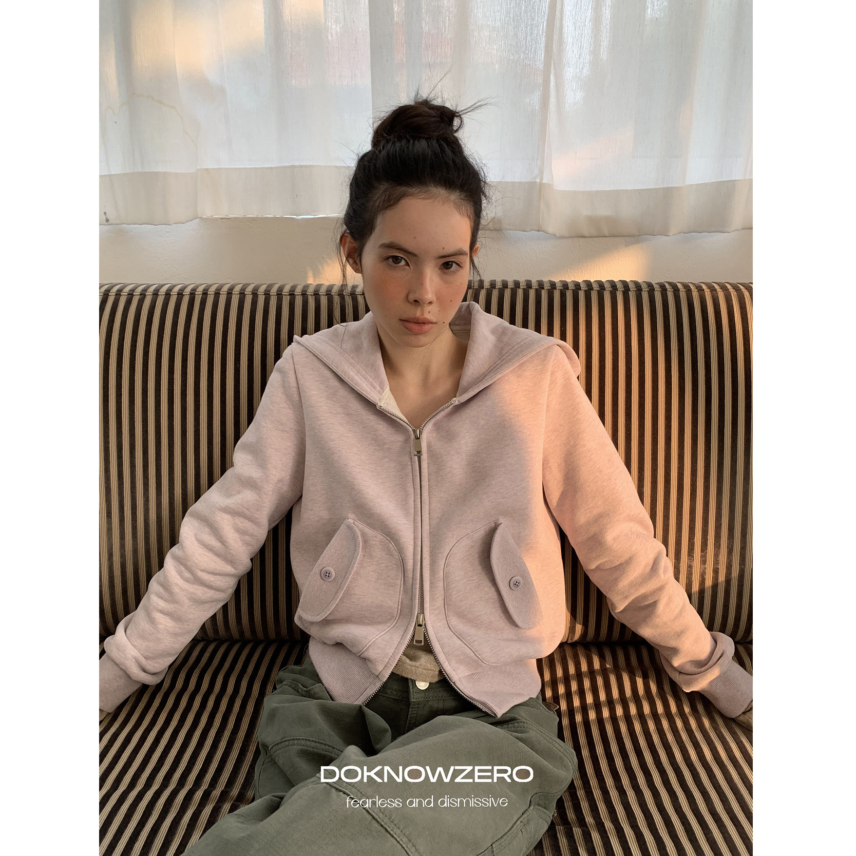 【现货】DKZ 浅紫色加绒连帽开衫卫衣女秋冬新款趣味口袋设计外套