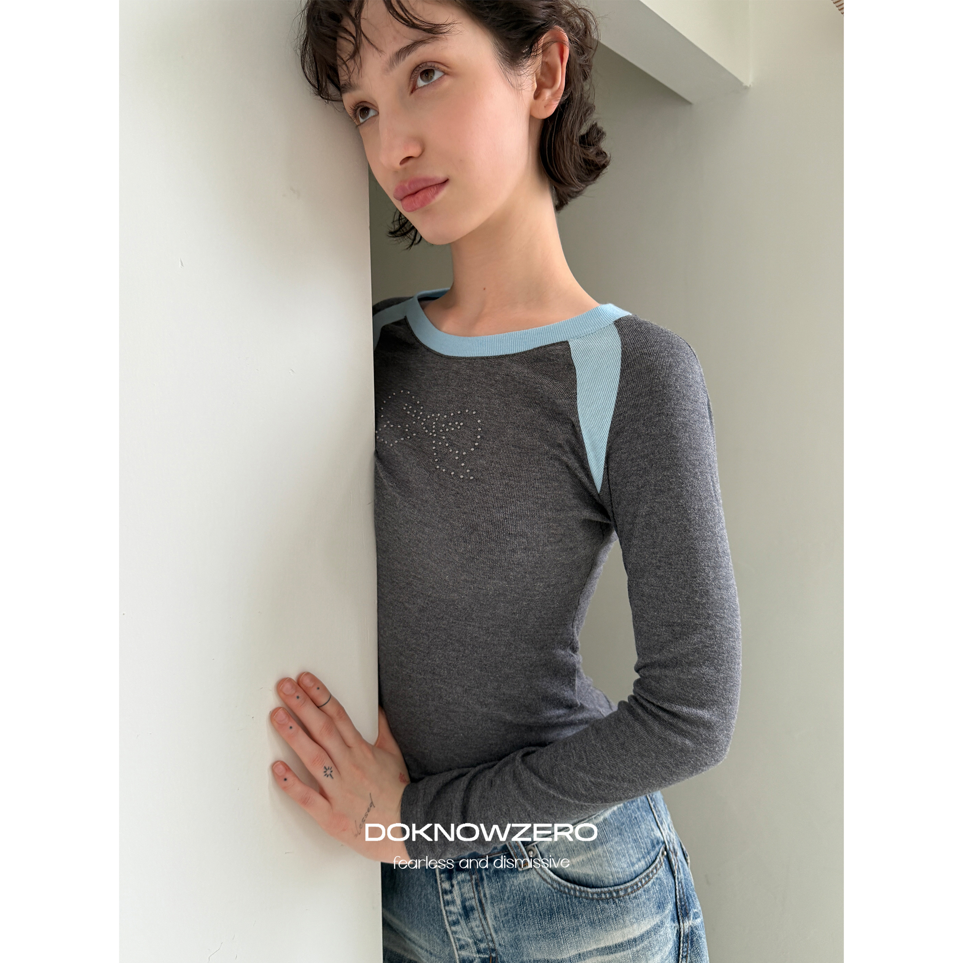 DKZ 撞色插肩袖长袖女秋季新款修身烫钻印花上衣