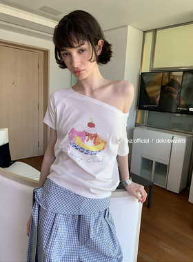 DKZ 白色斜肩短袖t恤女夏季新款宽松布丁碗露肩上衣
