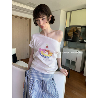 DKZ 白色斜肩短袖t恤女夏季新款宽松布丁碗露肩上衣