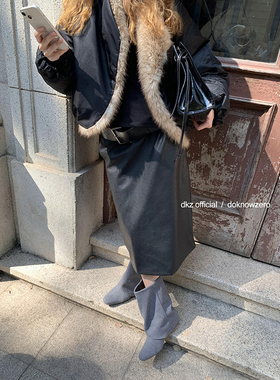 DKZ 黑色直筒半身裙女秋冬新款复古夹棉PU皮中裙