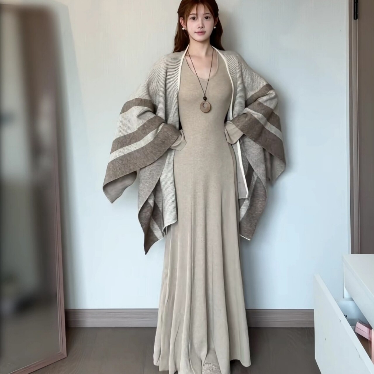 斗篷披肩女2026新款早秋围巾外套长裙女内搭针织连衣裙女两件套