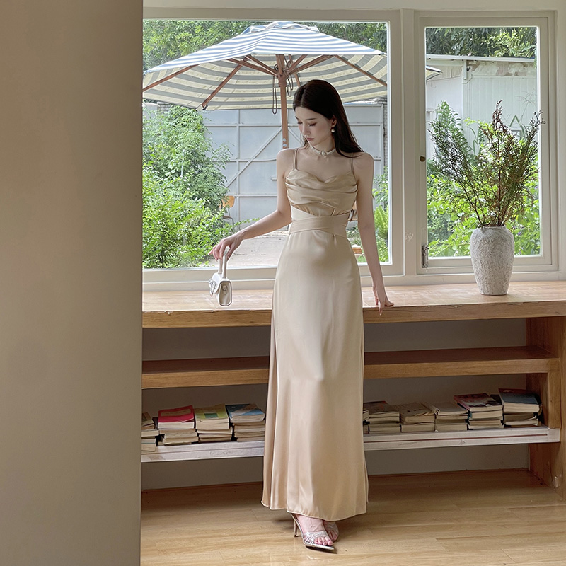 法式高级感荡领缎面吊带连衣裙女