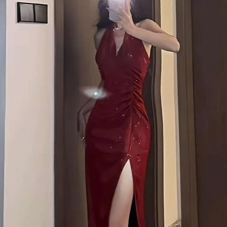 挂脖酒红色亮片鱼尾新娘敬酒服