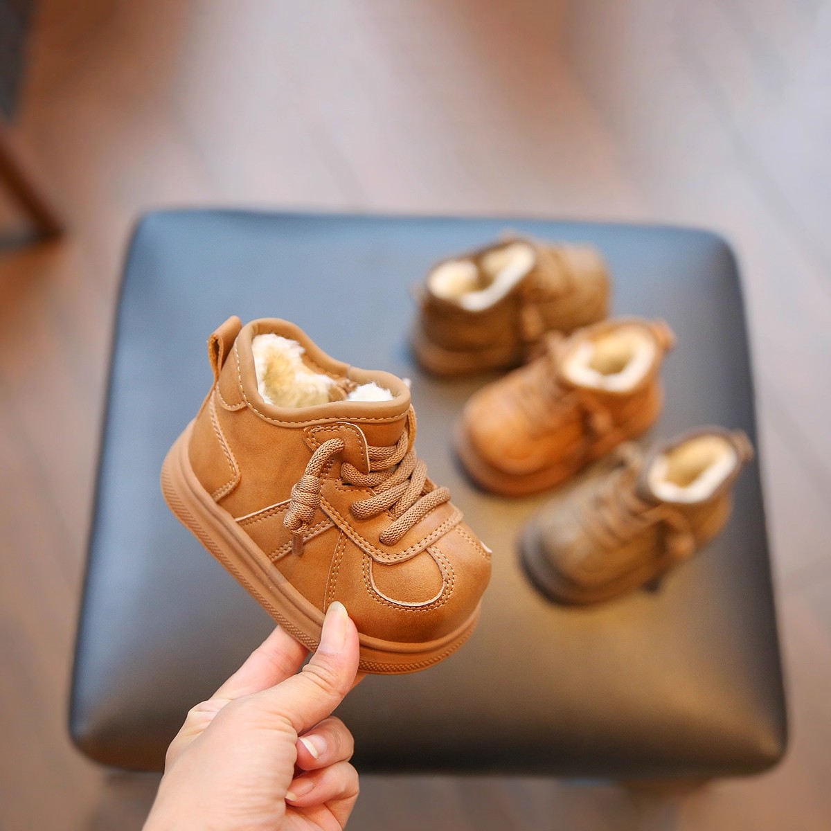 小童宝宝加绒加厚皮面防水雪地靴