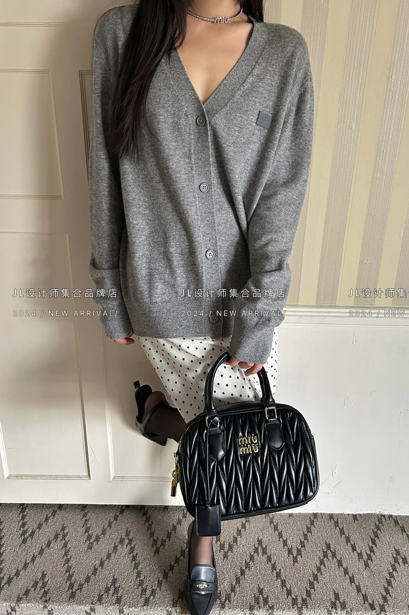 2024春季新款北欧笑脸全羊毛V领宽松毛衣外套针织开衫男女同款图片