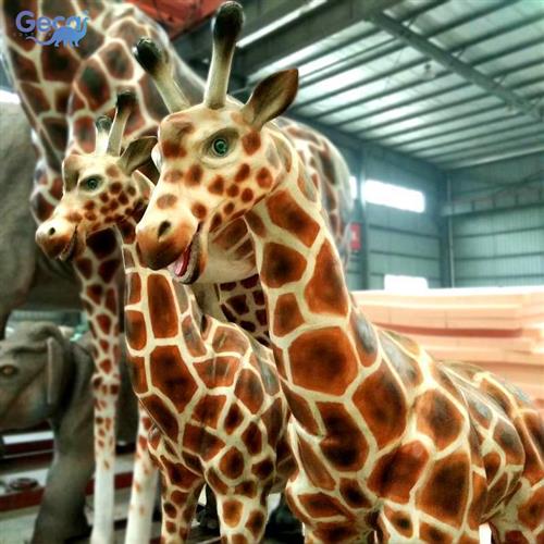 大型仿真动物长颈鹿动态模型户外景区公园动物园雕塑形态逼真