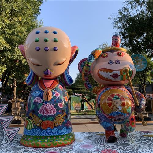 玻璃钢卡通雕塑人物吉祥物户外落地摆件企业商场彩绘创意模型公仔
