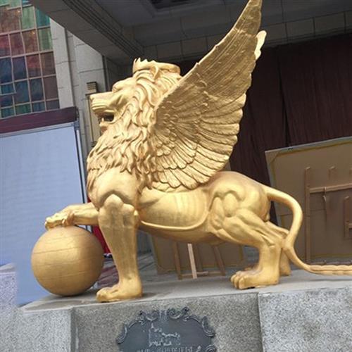 大型铸铜狮子带翅膀飞狮子雕塑银行门口室外祠堂爬狮铜雕守门景观