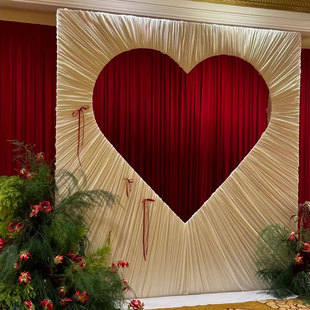 户外婚礼爱心背景墙布置镂空心型合影拍照墙婚礼迎宾区铁艺造型