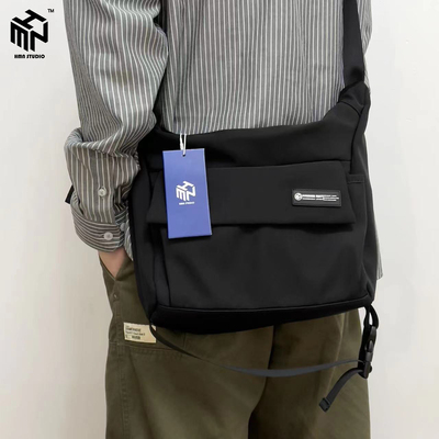 HMN联名博主同款斜挎包