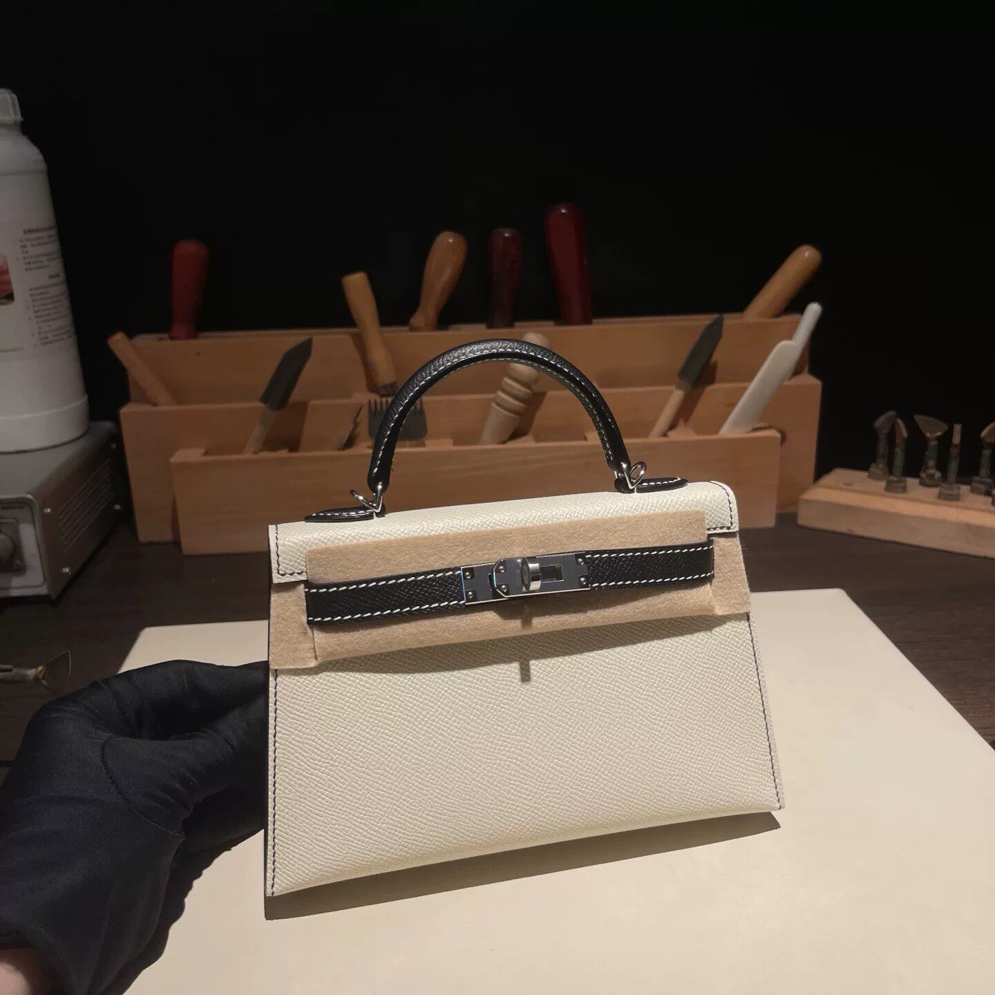 李师傅~手工定制迷你凯莉包二代19银扣奶油白拼黑色epsom皮斜挎包