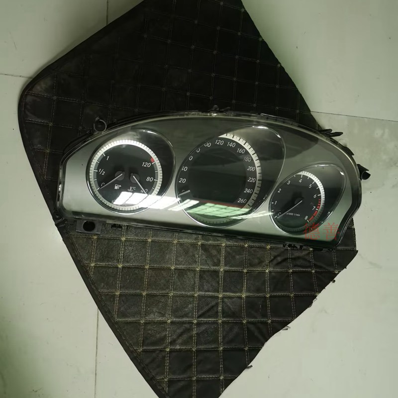 适用奔驰204 C180 C200 C260 C300 汽车仪音响主机 2049007202