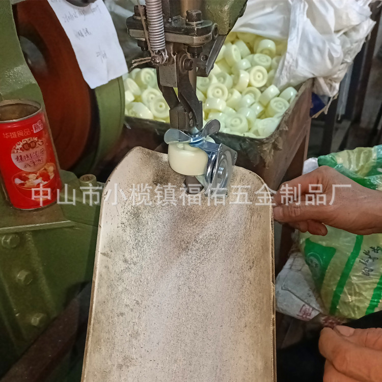 批发尼龙PP万向脚轮1.5-4寸