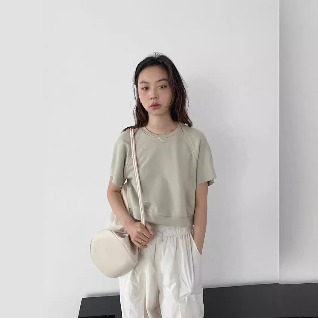 爱与南希圆领插肩袖小众短款卫衣
