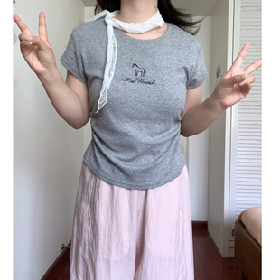 小马刺绣双抽褶圆领上衣配蕾丝丝带阿殊 ASOUL 小个子短袖