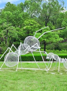 户外铁艺动物蝴蝶雕塑兔子摆件不锈钢镂空鹿发光蜻蜓蚂蚁装饰定制