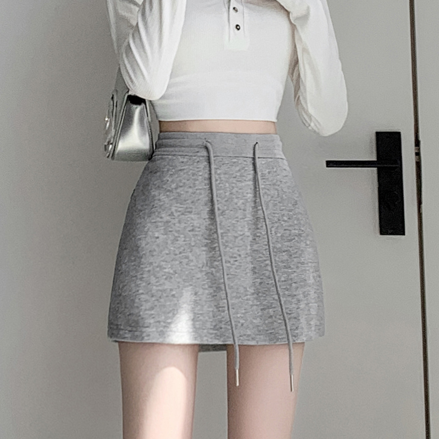 灰色运动短裙女2026春夏新款高腰显瘦a字半身裙防走光包臀裙卫裙