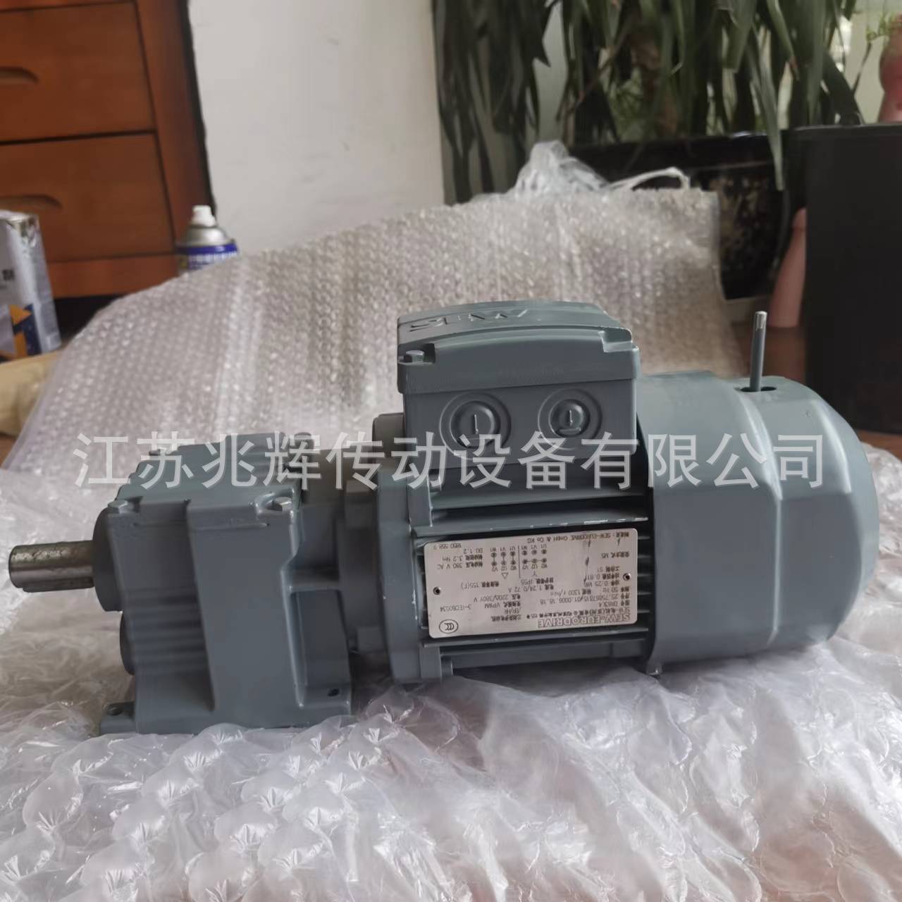 SEW减速机SA67DRN90S4 P=1.1 KW SA57DRN71M4 P= 0.37 KW 速比 71