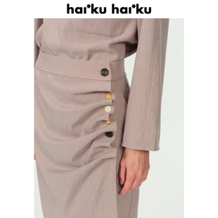 一片式 复古气质叠褶工艺通勤套装 过膝半裙 多纽扣拼配设计 haiku