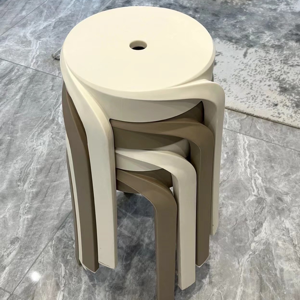 新款凳子家用加厚圆凳现代简约创意客厅可叠放摞叠餐桌塑胶高椅子