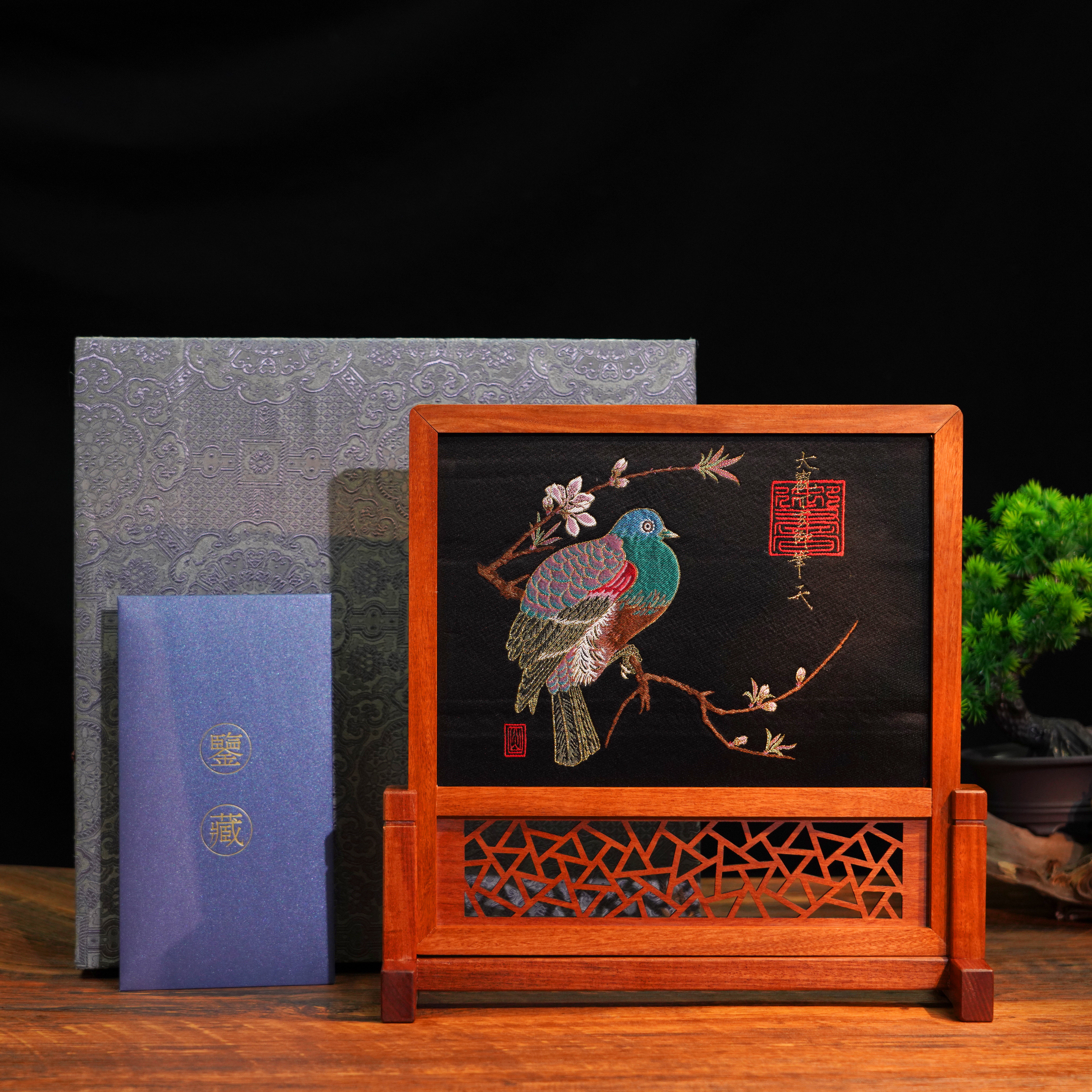 云锦桃鸠图中式实木刺绣小屏风花鸟画摆件古典装饰礼盒装收藏送礼