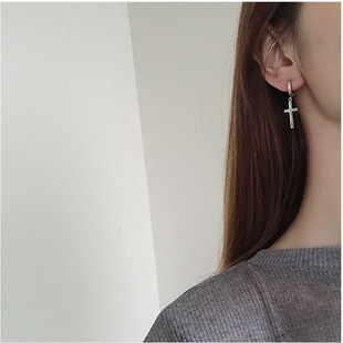 S925银耳钉简约复古耳环女设计感冷淡风欧美十字架耳扣百搭气质