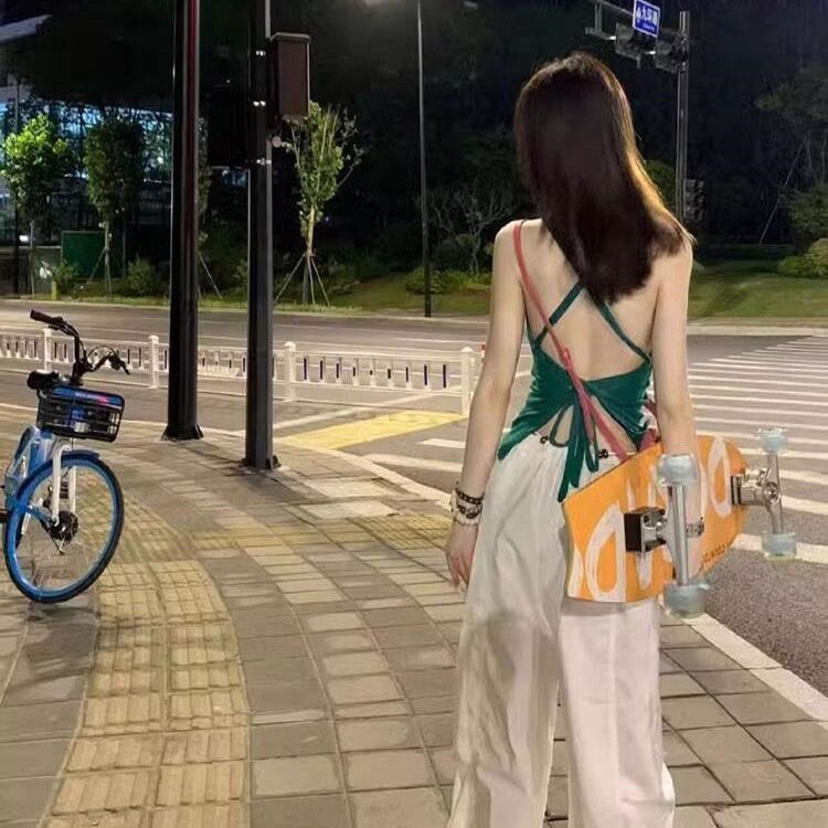 多巴胺穿搭绿色小吊带背心女夏季外穿带胸垫露背甜辣无袖绑带上衣