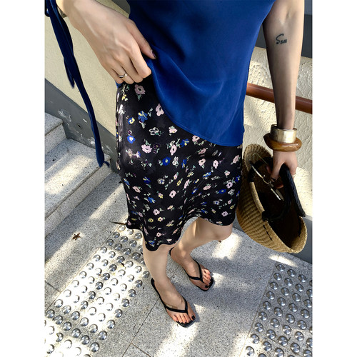 龍喜儿 碎花半身裙女2026夏季新款法式复古高腰直筒鱼尾短裙D591