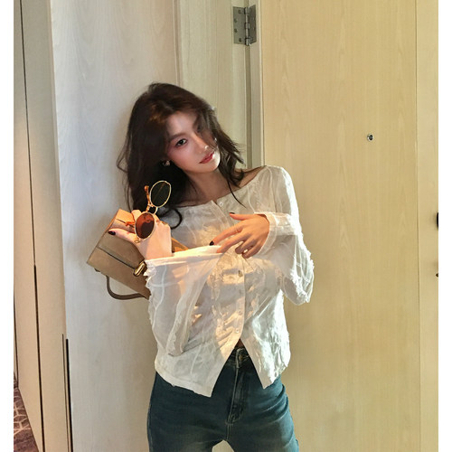 龍喜儿 丝绒衬衫女法式微喇袖船领蕾丝花边设计感时髦百搭上衣250