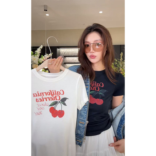 龍喜儿 天丝羊毛T恤女短袖“头肩比优化术”樱桃印花字母上衣W423