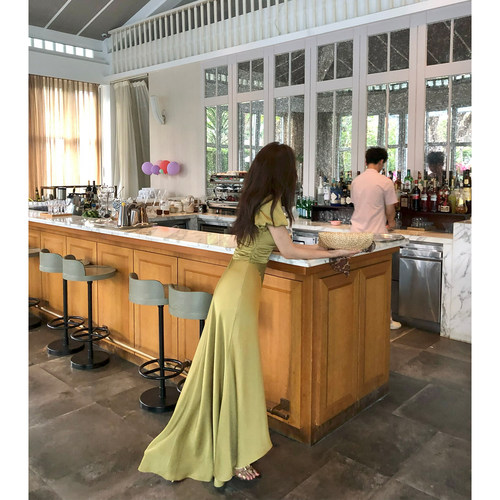 龍喜儿 法式醋酸连衣裙女泡泡袖v领收腰时尚显瘦气质长裙Z747