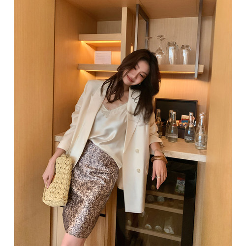 龍喜儿 三醋酸西装外套春季女通勤风宽松垂感双排扣休闲西服A175