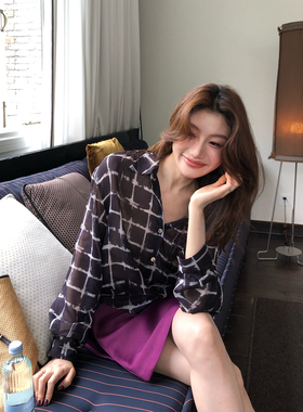 龍喜儿 【黑白格调】扎染黑白格纹衬衫女翻领单排扣印花上衣W191