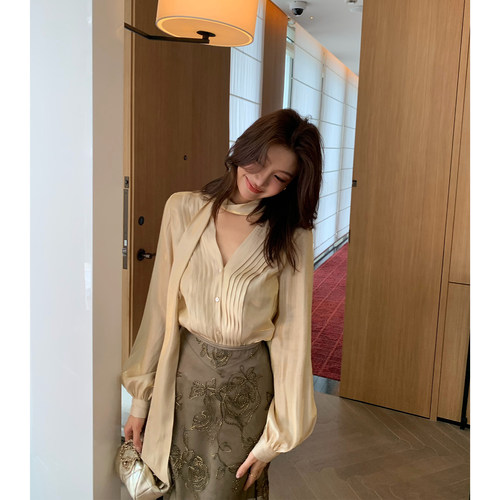 龍喜儿 时尚衬衫女灯笼袖飘带设计感长袖v领休闲宽松气质衬衣R606