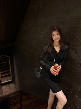 龍喜儿 木耳边蕾丝V领提花衬衫女秋季微透高级性感长袖上衣K123