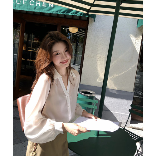龍喜儿 白色衬衫女法式V领灯笼袖宽松休闲时尚百搭气质上衣W034