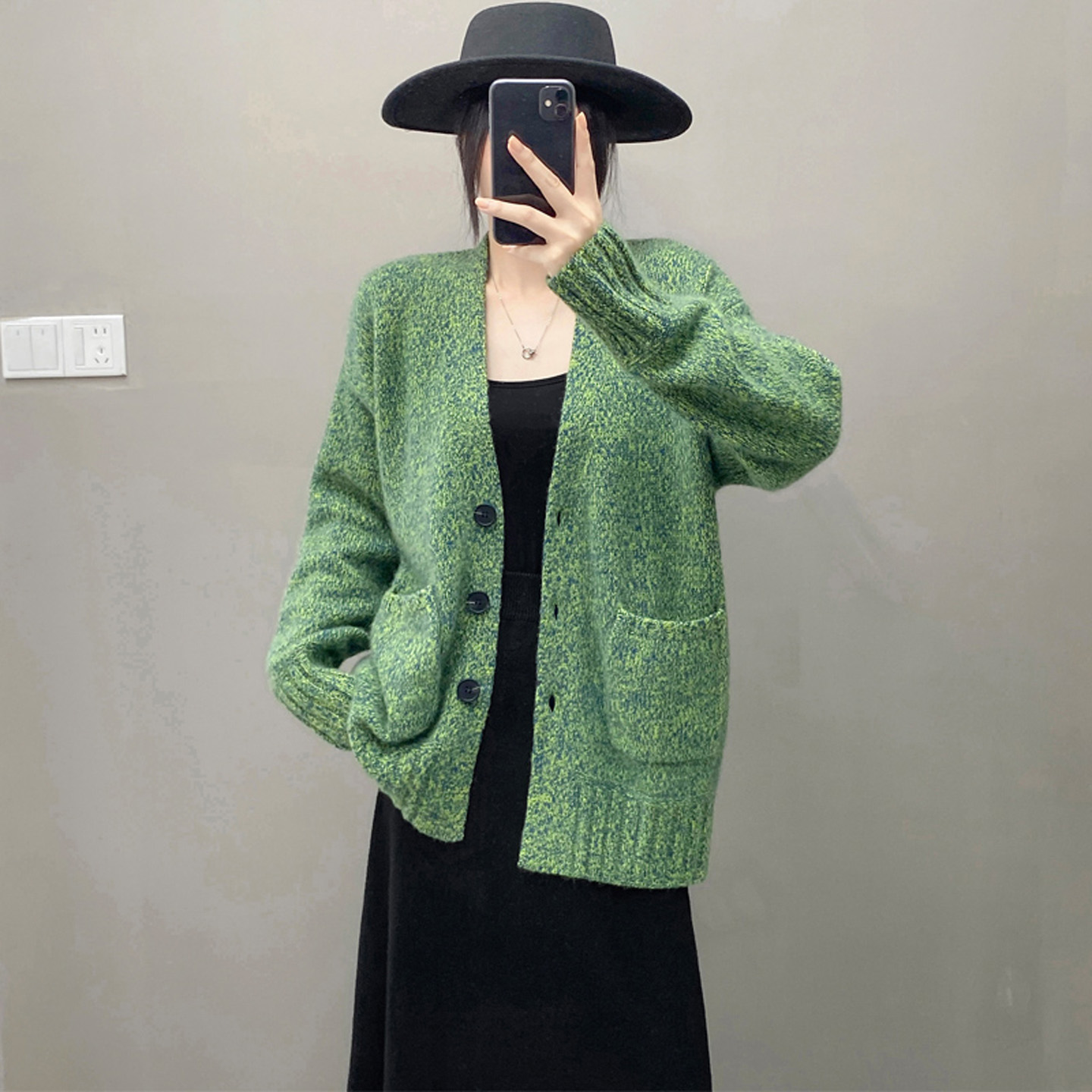 25秋冬加厚山羊绒V领开衫女