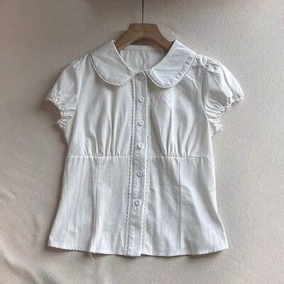 短款白色娃娃领短袖衬衫 White doll collar short sleeved shirt