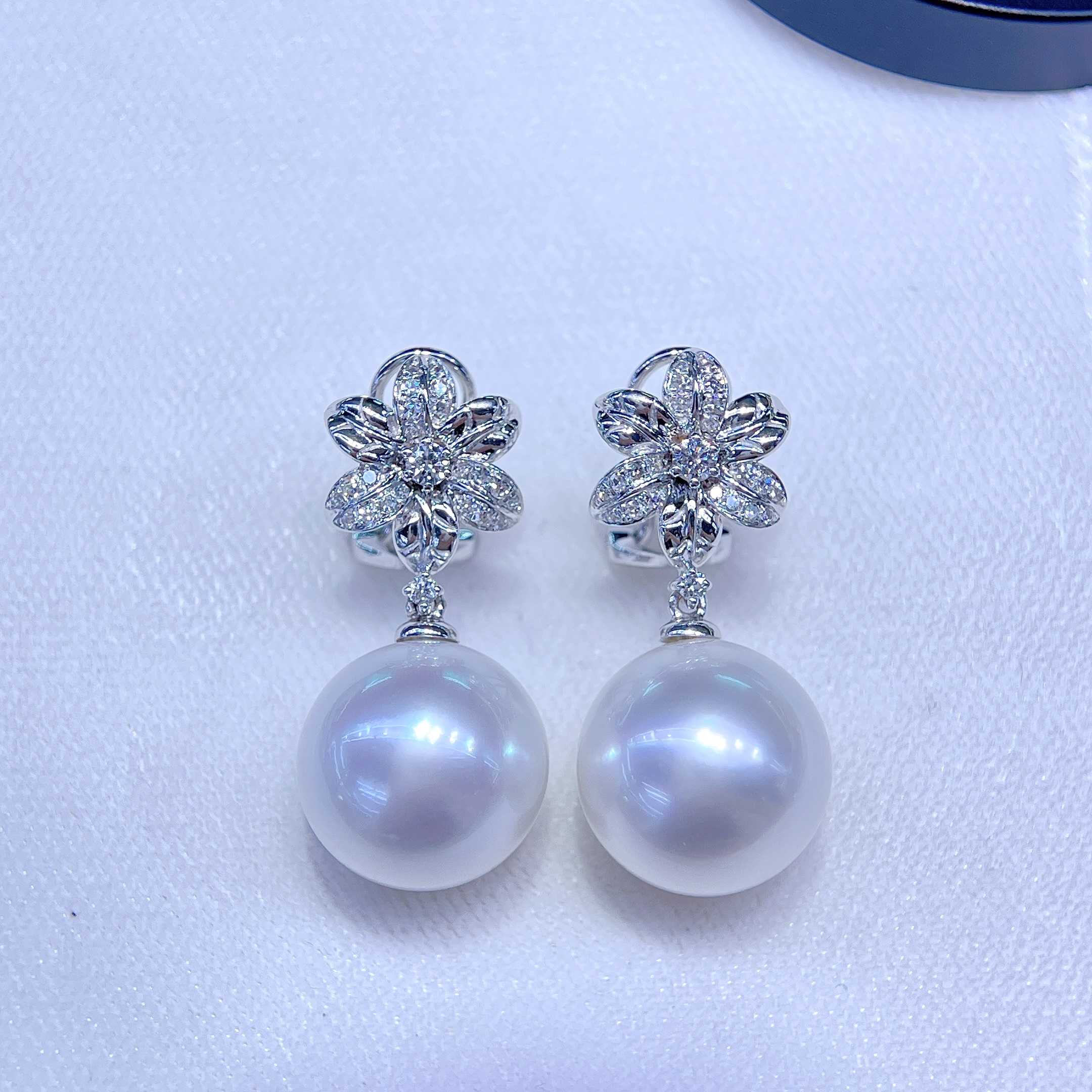 满钻花卉款澳白珍珠耳钉甄选13-14mm高品质维纳斯澳白对珠定制
