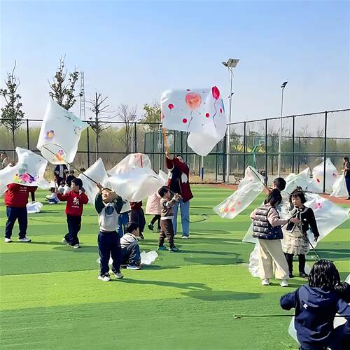 幼儿园春游手绘导风袋风筝
