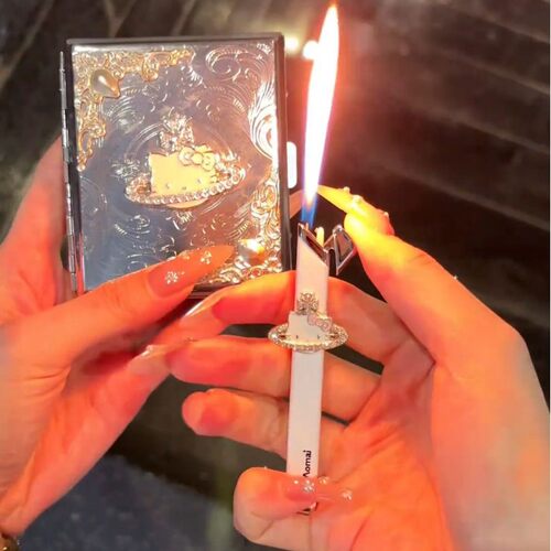 星球HelloKitty细长明火打火机金属烟盒套装奶白镶钻少女送男友