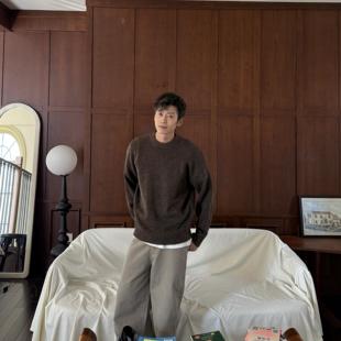 马克斯星球 韩版简约设计咖色柔软套头毛衣男士长袖圆领宽松上衣