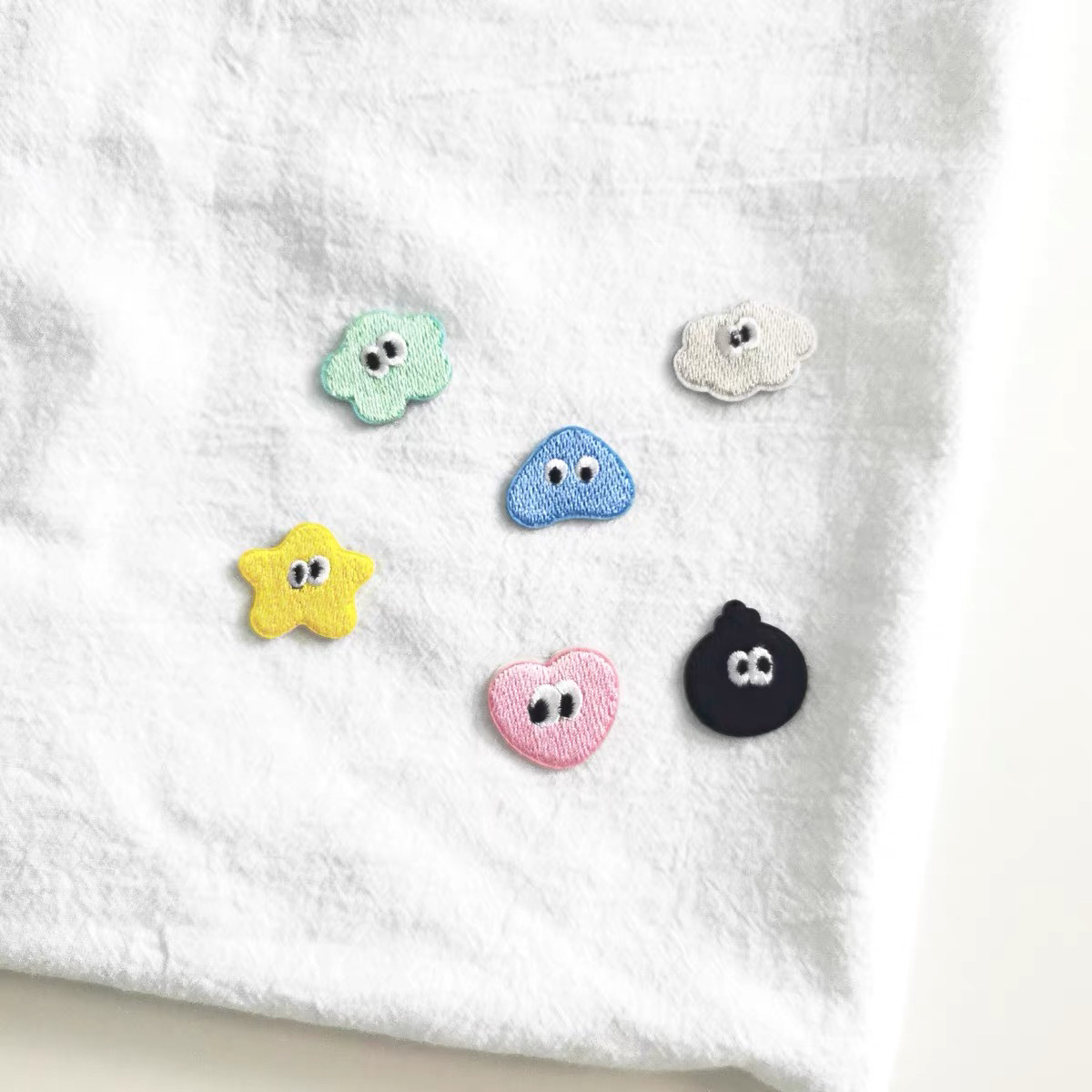 小号表情元素刺绣布贴自粘免缝小洞修补丁贴羽绒服包包油渍遮盖贴