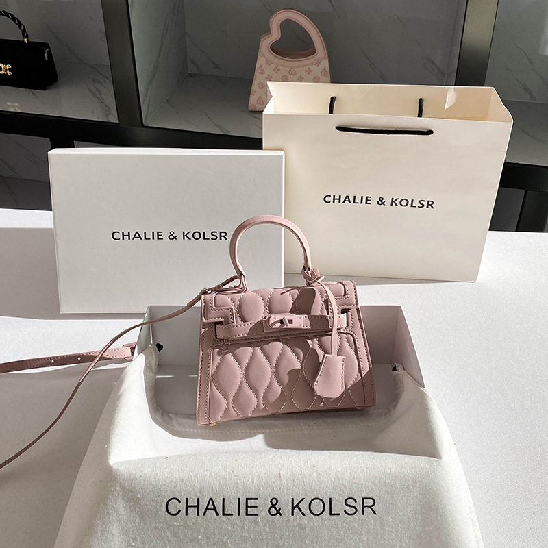 一件代发压花凯莉包包2025春季新款高级感通勤手提包批发