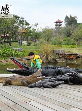鳄鱼雕塑模型玻璃钢户外大型花园林水池景观小品装饰仿真动物摆件